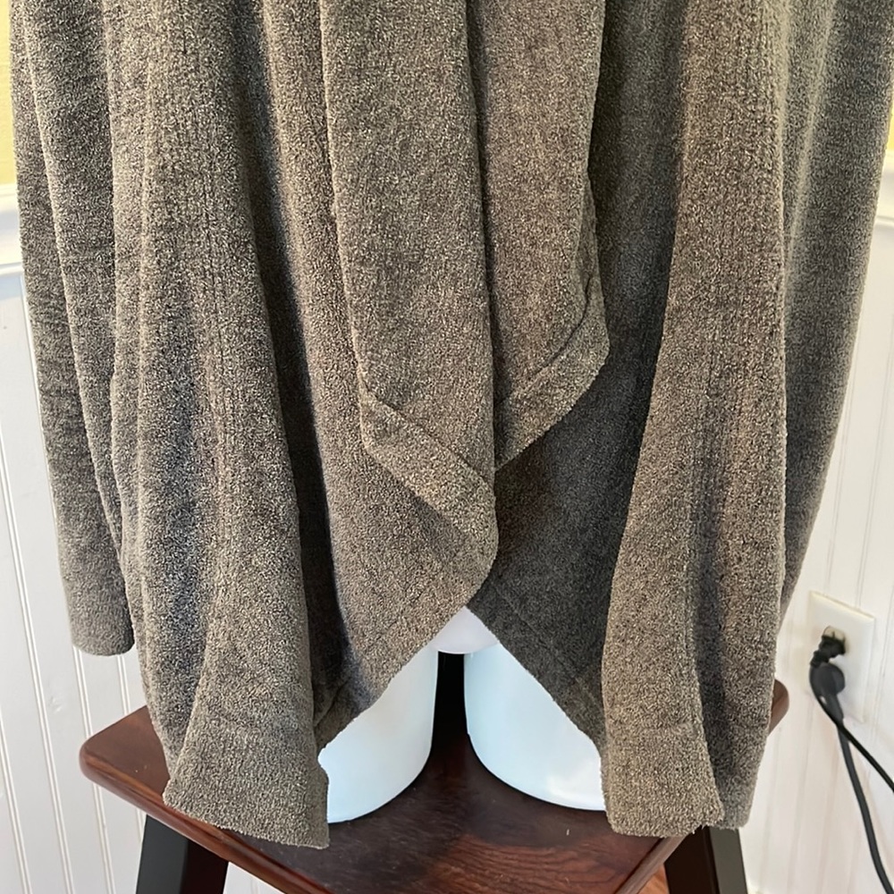 Barefoot Dreams CozyChic Ultra Lite Shawl Pointelle Cardi. Size small. - Picture 3 of 8